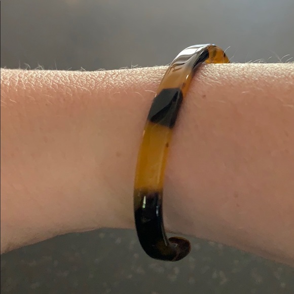 Thin tortoise shell cuff - Picture 3 of 3